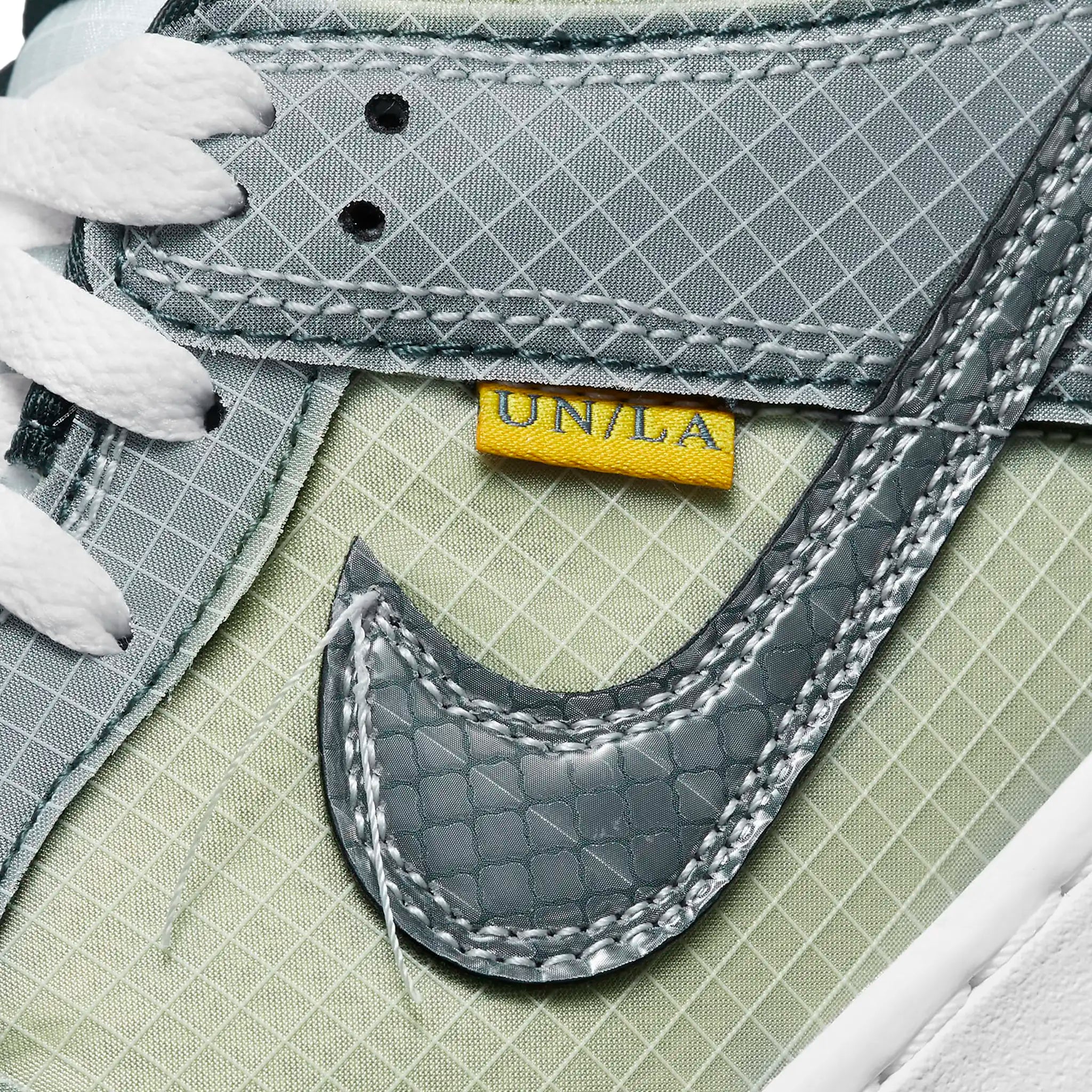 Logo view of Nike x Union Dunk Low Passport Pack Pistachio DJ9649-401